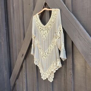 Umgee Crochet Lace Tunic Top Boho V Neck Asymmetrical Hem Beige Ivory Medium